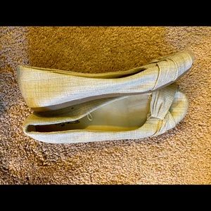 Tan/gold sparkly flats